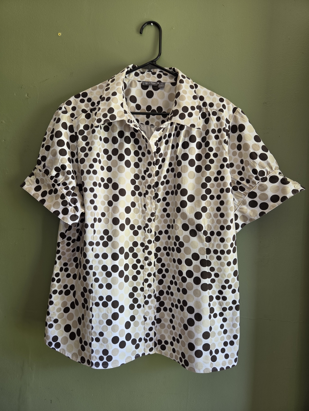 Women's Apt. 9 White Short-Sleeve Button-Up Shirt with Brown Dot Print